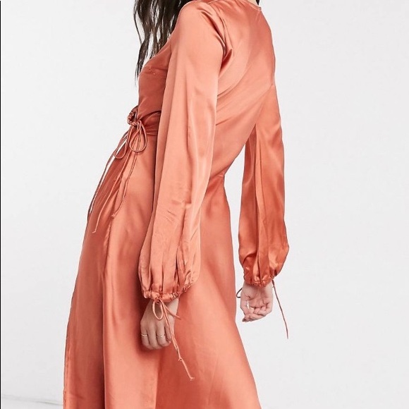 It's a very beautiful dress. - Picture 2 of 2